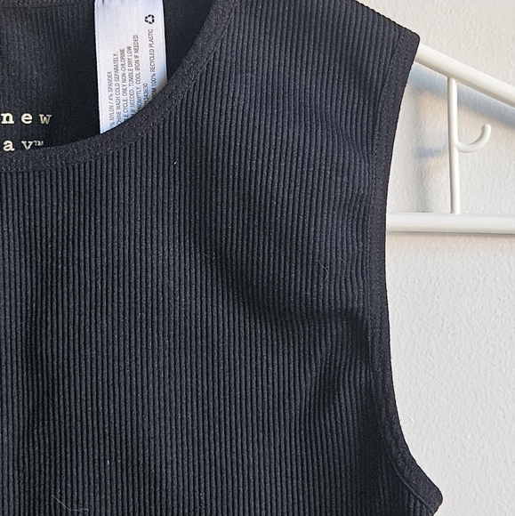 A New Day Slim Fit Ribbed Crop Tank in Women's M - Picture 4 of 9